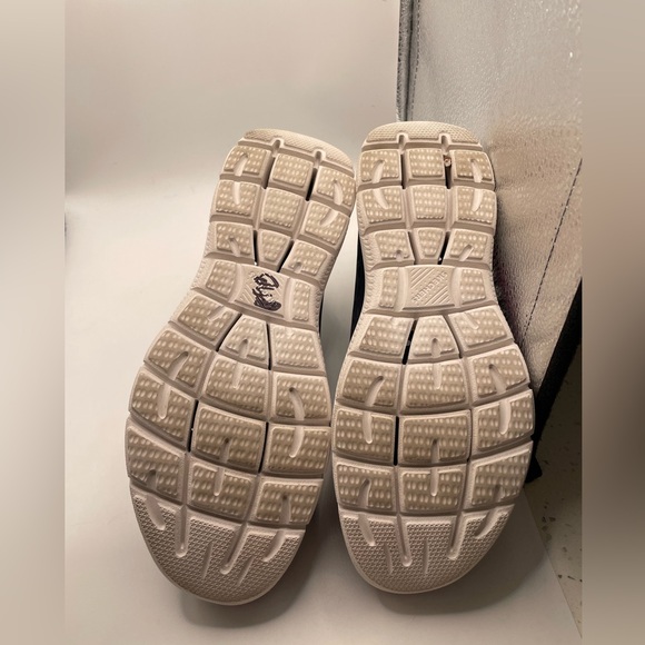 Skechers Foamies women’s navy and Pink water Sneakers size 8 - Picture 9 of 9